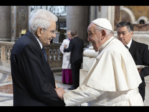Mattarella è stato a Santa Marta dove si trova la salma del Papa