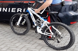 Gira in bici ubriaco: multa