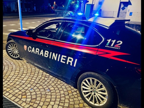 Anziano spara ai vicini e si suicida, due feriti