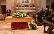 Addio a Senaldi, folla in basilica