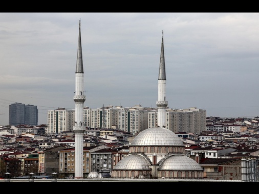 Forte terremoto 6.2 in mare a largo di Istanbul