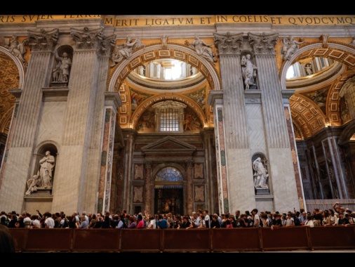 A San Pietro verso la basilica circa 100mila persone
