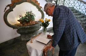 In Prefettura il registro delle condoglianze per Papa Francesco