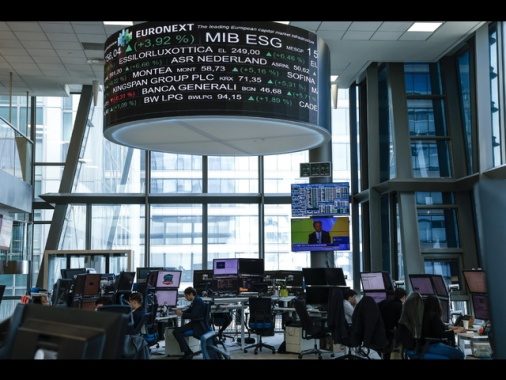 Borsa: Europa contrastata, effetto trimestrali, Milano +0,1%