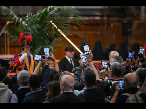 Superate le 50mila persone per l'omaggio al Papa