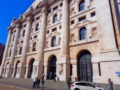 Borsa: Milano accelera (+0,9%) con Stm, Saipem e Montepaschi