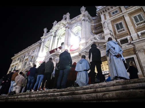 Tomba del Papa in marmo ligure,sola scritta 'Franciscus'