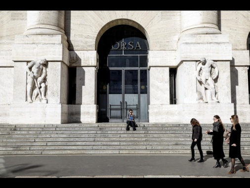 Borsa: Milano chiude in rialzo, Ftse Mib 0,96%