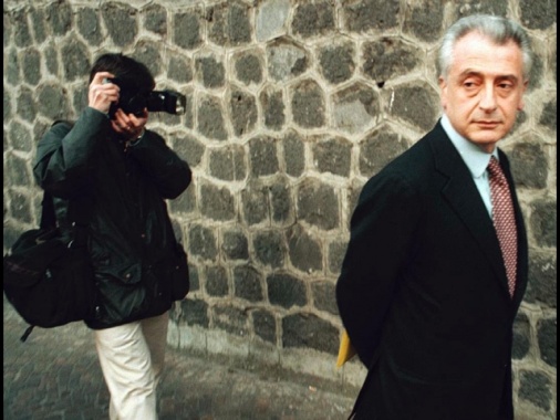 Camera ripristina vitalizio per ex ministro De Lorenzo