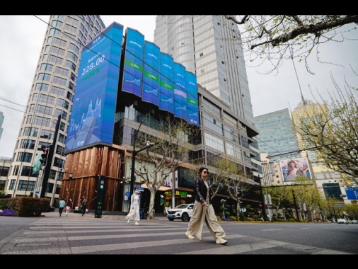 Borsa: Hong Kong positiva, apre a +0,63%