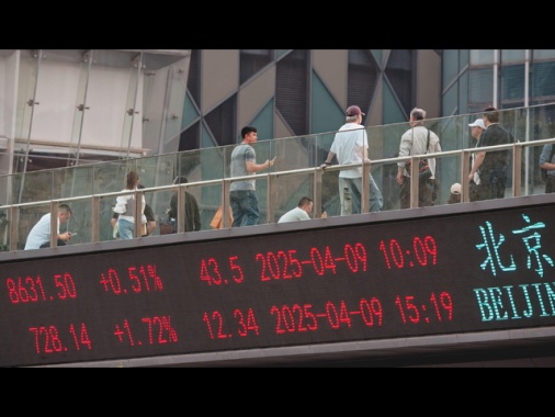 Borsa: Shanghai apre a +0,02%, Shenzhen a +0,16%
