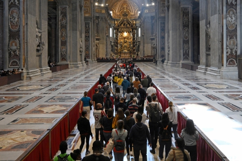 Il saluto di centomila fedeli a Papa Francesco