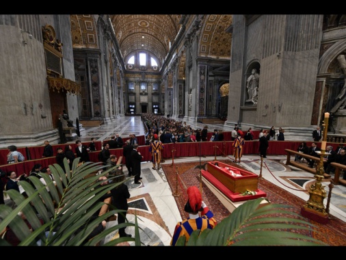 Papa: fino a stamane 128mila persone in visita a S. Pietro