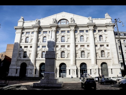 Borsa: Milano apre in rialzo, Ftse Mib +0,69%
