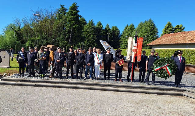 Le autorità alla cerimonia del 25 aprile