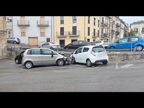 Auto travolge manifestanti 25 aprile a Lanciano, un morto