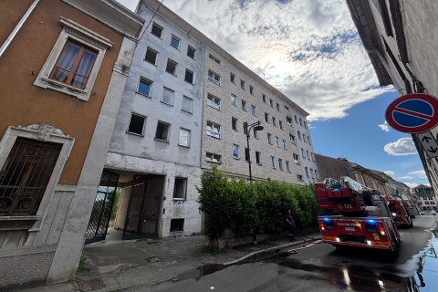 Incendio all’ex Enel di Busto Arsizio