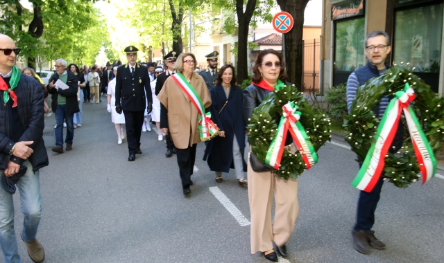 Il corteo a Saronno (foto Blitz)
