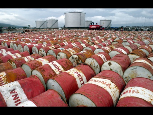 Il petrolio chiude in rialzo a New York a 63,02 dollari