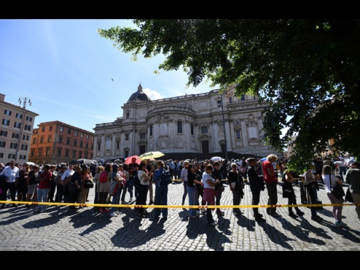 Papa: 20mila fedeli a Santa Maria Maggiore, 13 mila già entrati