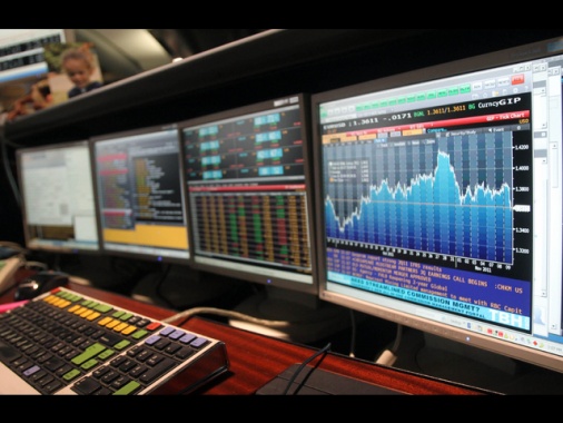 Borsa: Milano riduce il rialzo (+0,7%), corre Banca Generali