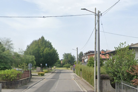 Cade in strada e muore