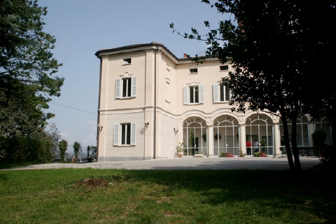Oggiona: referendum sulla vendita di Villa Colombo