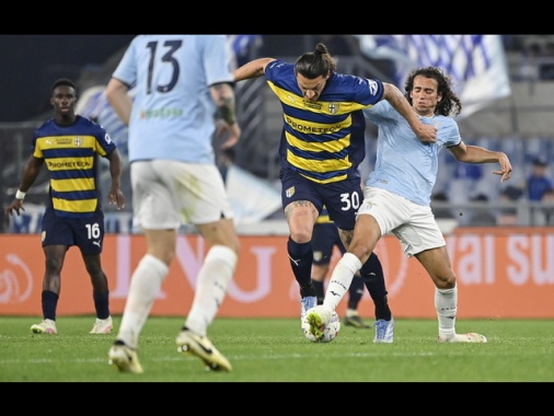 Serie A: la Lazio pareggia col Parma, colpo Cagliari a Verona