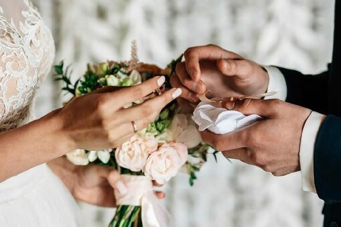 La villa non è autorizzata, il matrimonio è solo simbolico