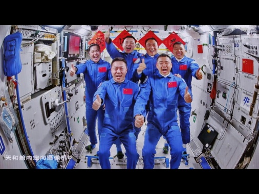Tornano a terra 3 astronauti cinesi dopo 6 mesi nello spazio
