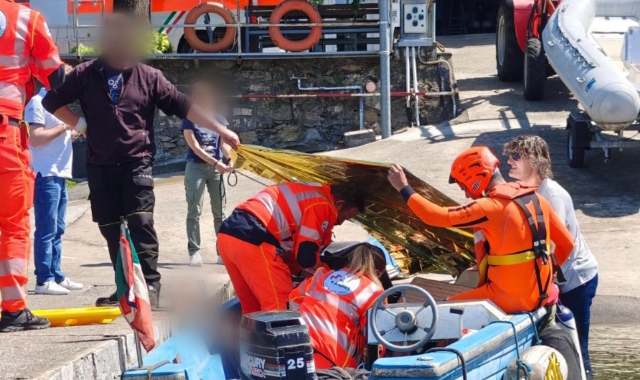 Angera: malore in barca, soccorso dai vigili del fuoco