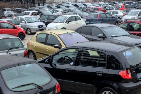 Nel Varesotto si comprano sempre meno auto