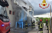 Gallarate, fiamme nell’azienda di materie plastiche