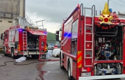 Gallarate, fiamme nell’azienda di materie plastiche