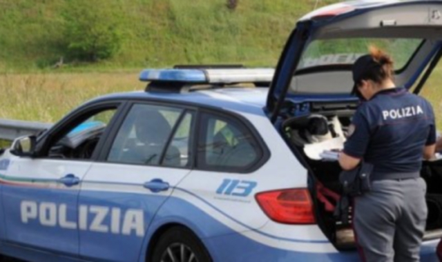 In auto sulla A8 con la droga addosso: arrestato 22enne