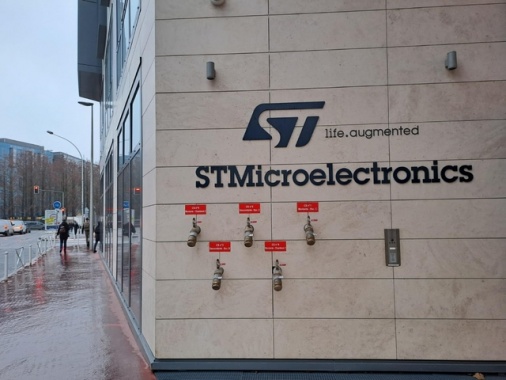 Firma al Mimit accordo sviluppo STm per il sito di Catania