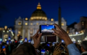 Fumata nera: per il Papa bisogna attendere