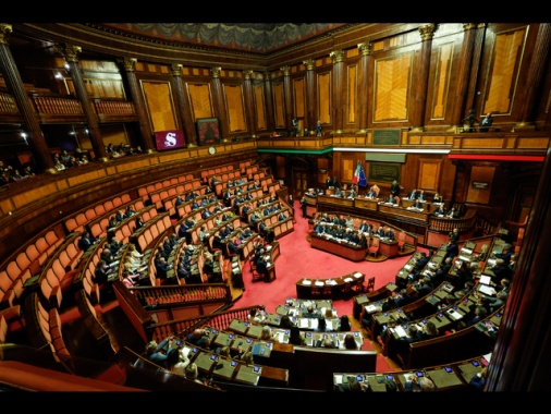 Maggioranza accelera su delega per equa retribuzione