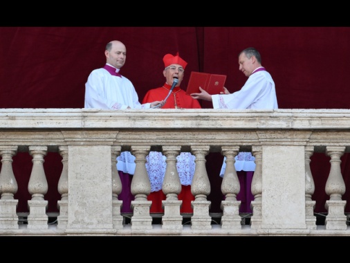 'Habemus papam', il boato dei centomila di San PIetro