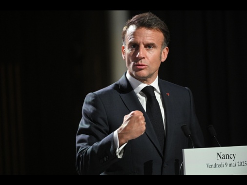 Macron, i russi accettino tregua 30 giorni, sanzioni a chi viola