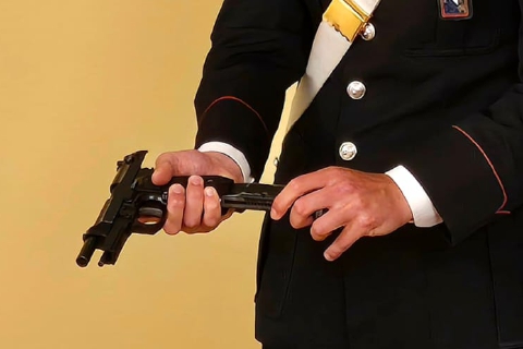 Spara alla vicina con una pistola giocattolo: denunciato 30enne