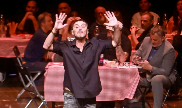 Giuseppe Giacobazzi ha fatto il tutto esaurito al teatro di Varese (foto Blitz)