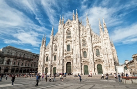 Si toglie la vita lanciandosi dal Duomo