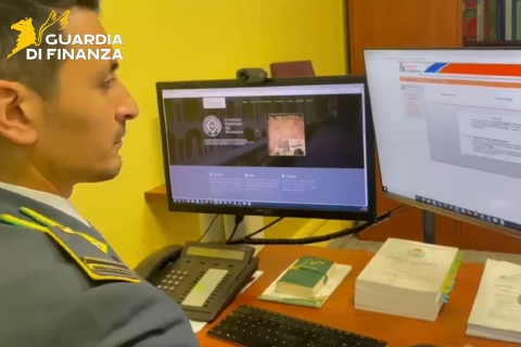 Criminalità infiltrata in azienda, multato notaio