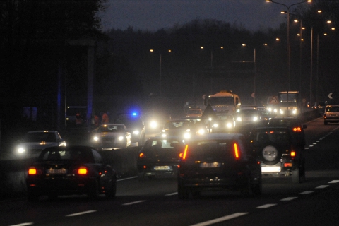 Vuole gettarsi dal ponte, giovane salvato dai carabinieri