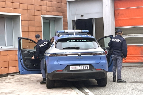 Varese, aggredisce infermiera e guardia giurata: manette