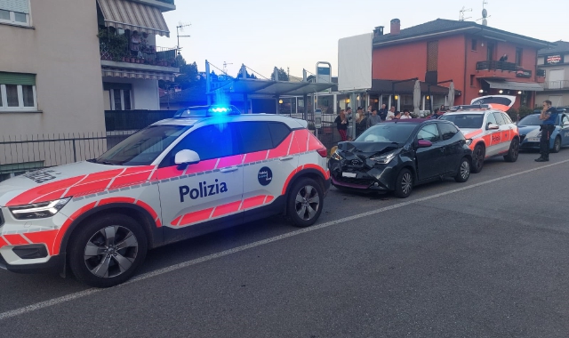 Inseguita dalla polizia svizzera, tamponata a Lavena