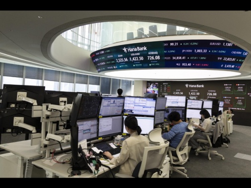 Borsa: l'Asia chiude fiacca e guarda ai dazi e alla Fed