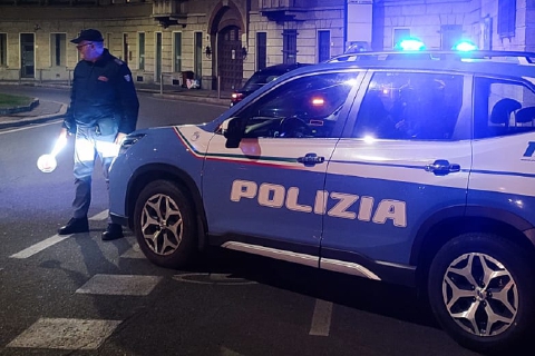 Rapinano due bengalesi, arrestati tre pakistani