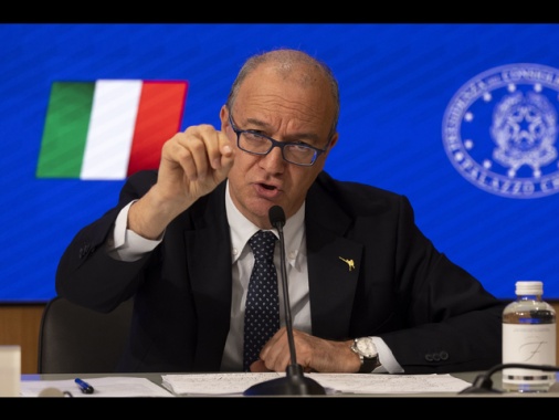 Valditara, 'amarezza da chat studenti, provvedimenti'